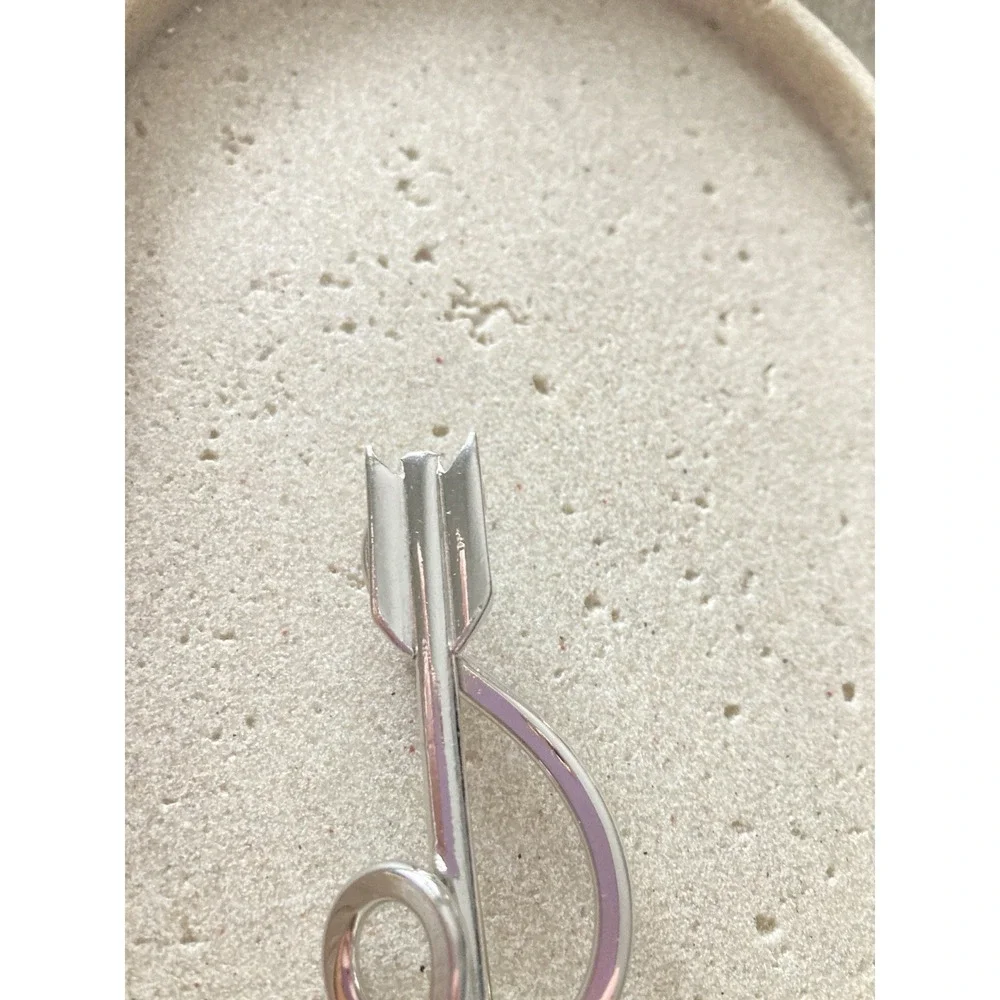 Silver Tone Arrow Brooch Modernist Open Scroll Heart Design Arrow‎ Treble Clef